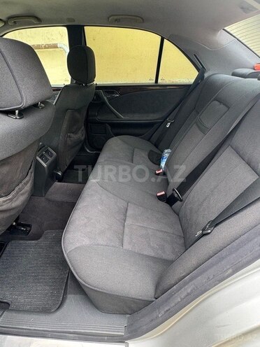 Mercedes E 240-9