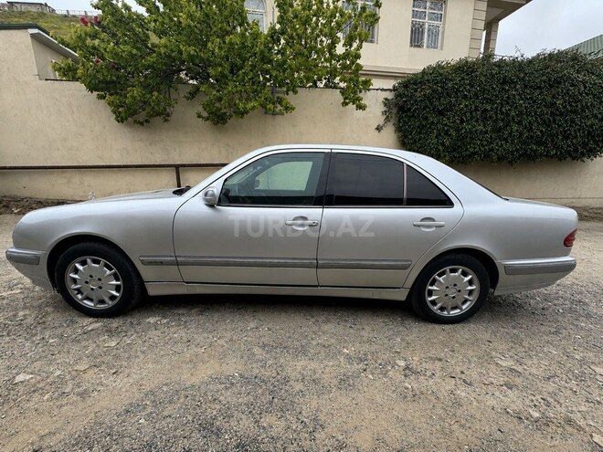 Mercedes E 240-6