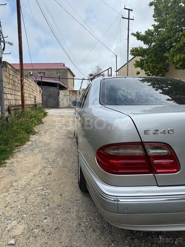 Mercedes E 240-5