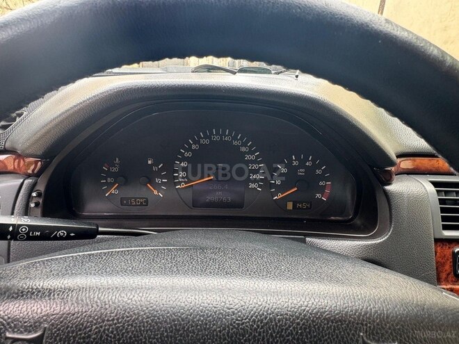 Mercedes E 240-10