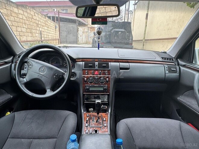 Mercedes E 240-8