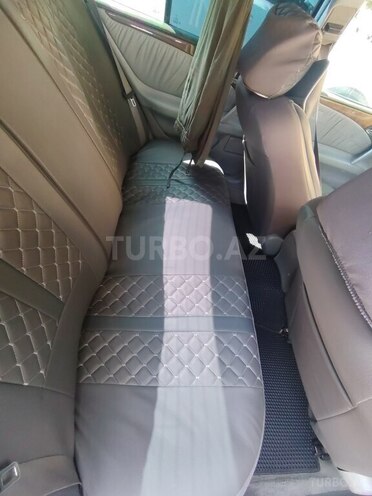 Mercedes E 240-6