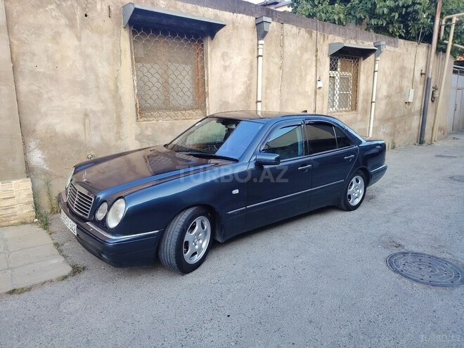 Mercedes E 240-3