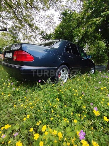 Mercedes E 240-9