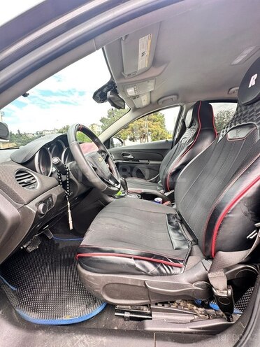 Chevrolet Cruze-12