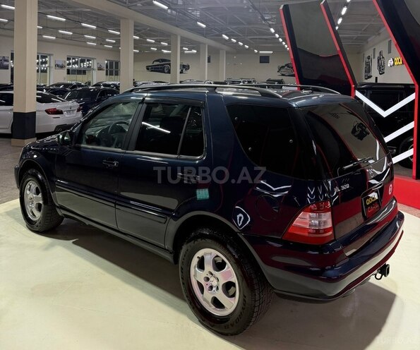 Mercedes ML 320-9