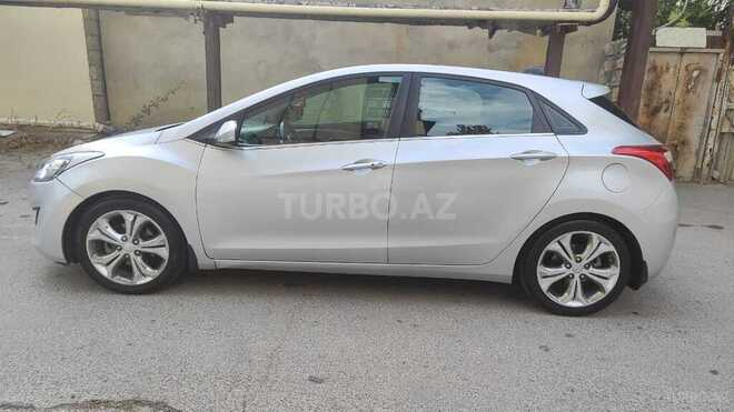 Hyundai Elantra-4