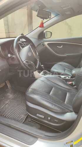 Hyundai Elantra-6