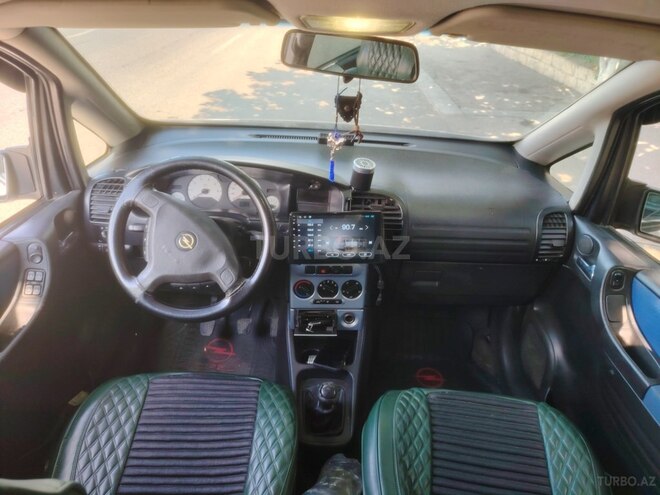 Opel Zafira-9