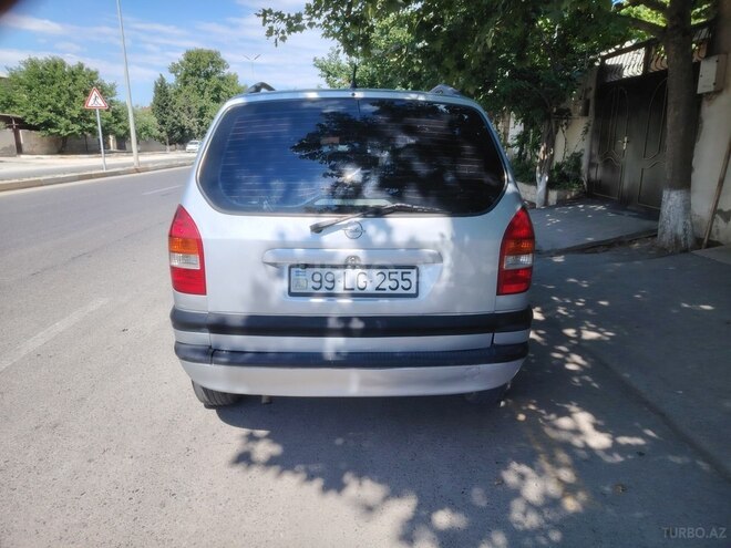 Opel Zafira-4