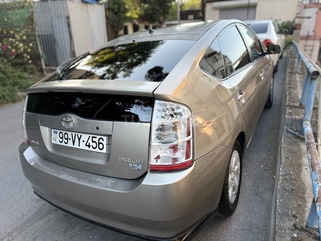 Toyota Prius-2