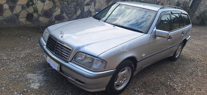 Mercedes C 220-1