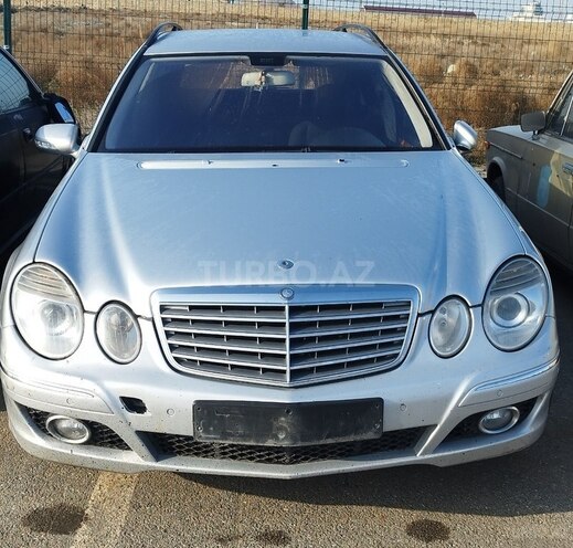 Mercedes E 220-1