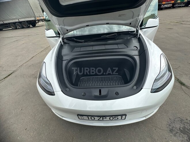 Tesla Model Y-9