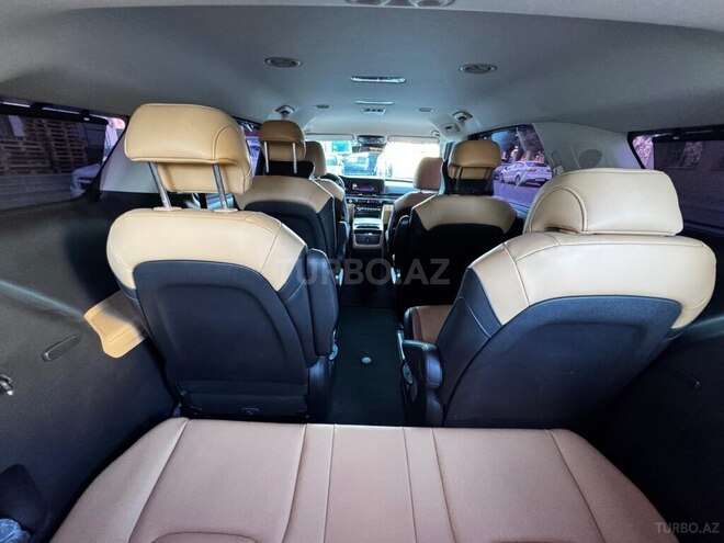 Kia Carnival-12