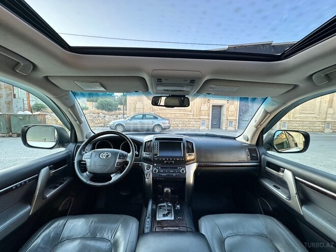 Toyota Land Cruiser-13