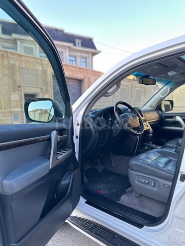 Toyota Land Cruiser-16