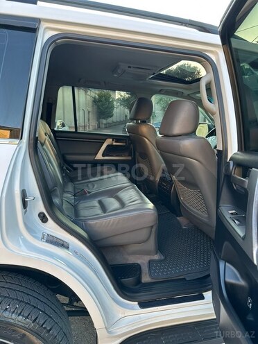 Toyota Land Cruiser-17