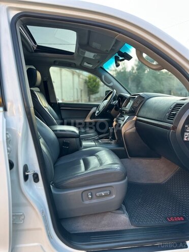 Toyota Land Cruiser-19