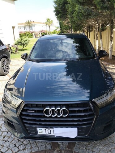 Audi Q7-1