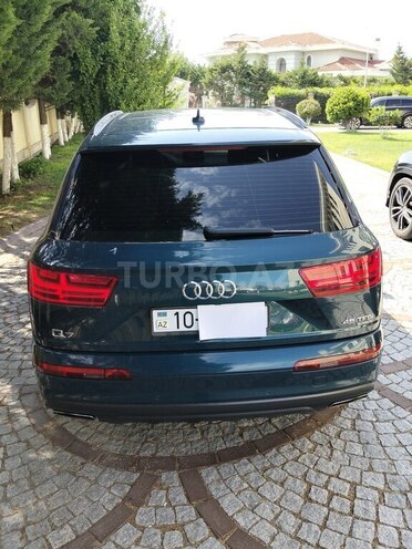 Audi Q7-5