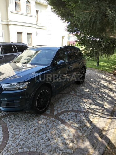 Audi Q7-7