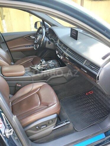 Audi Q7-6