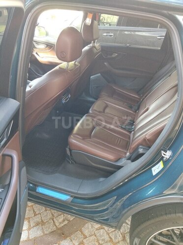 Audi Q7-9