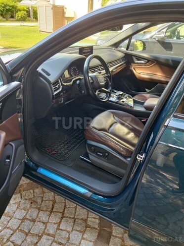 Audi Q7-11
