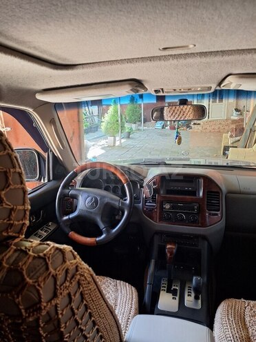 Mitsubishi Pajero-3