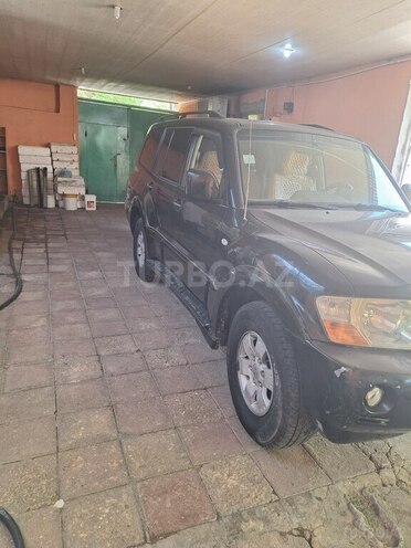 Mitsubishi Pajero-6