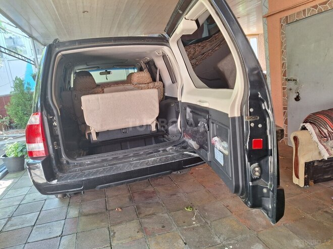 Mitsubishi Pajero-10