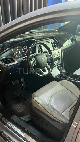 Hyundai Sonata-12