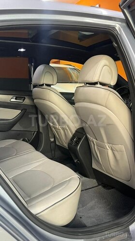 Hyundai Sonata-16