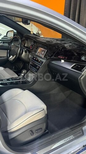 Hyundai Sonata-15