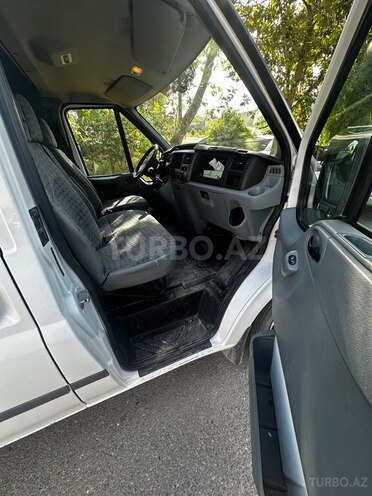 Ford Transit-7