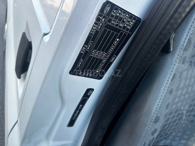 Ford Transit-9