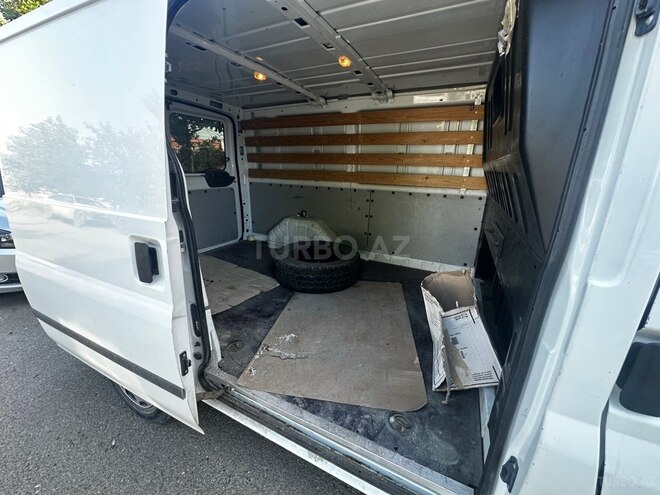 Ford Transit-12