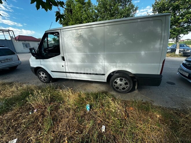 Ford Transit-4