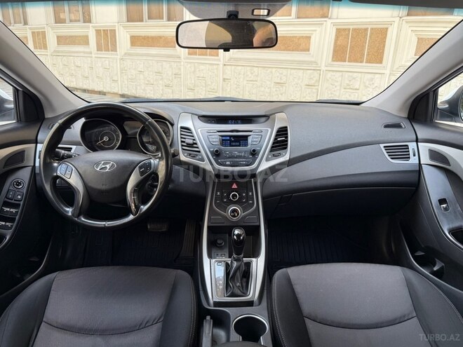 Hyundai Elantra-3
