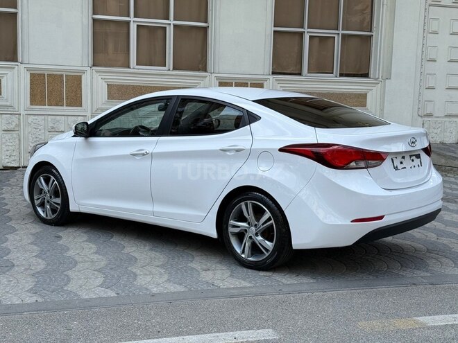 Hyundai Elantra-7