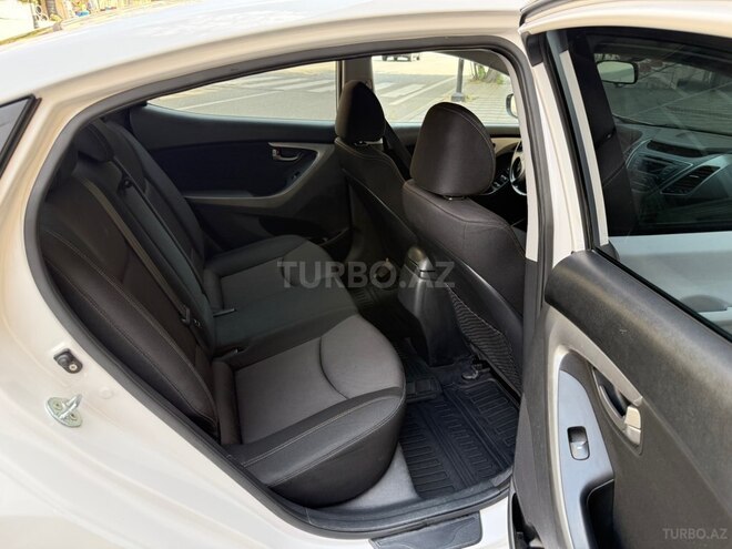 Hyundai Elantra-19