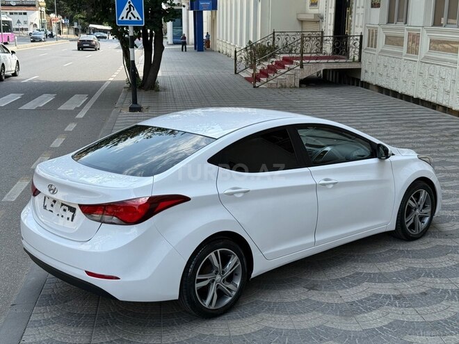 Hyundai Elantra-14
