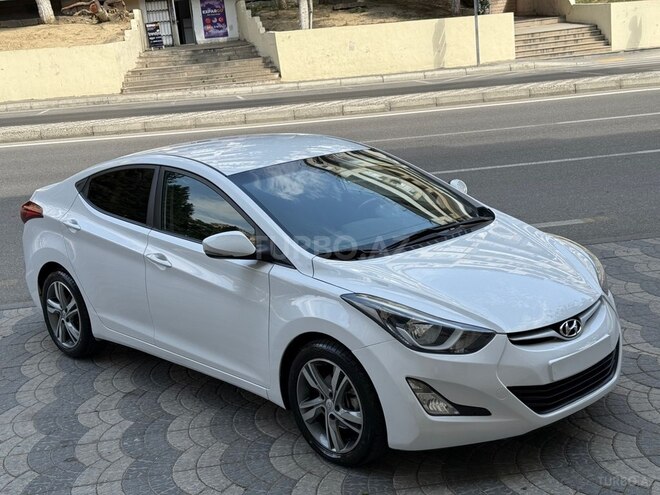 Hyundai Elantra-11