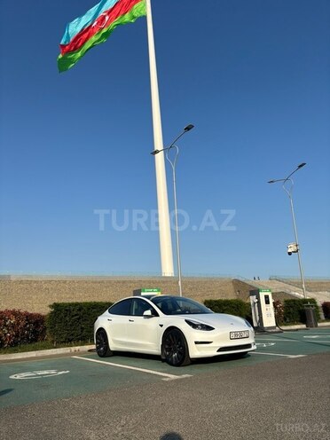 Tesla Model 3-6