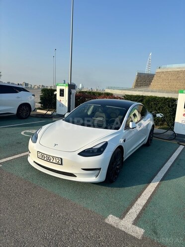 Tesla Model 3-4