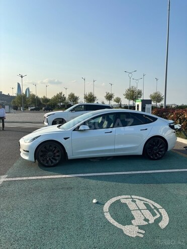 Tesla Model 3-9
