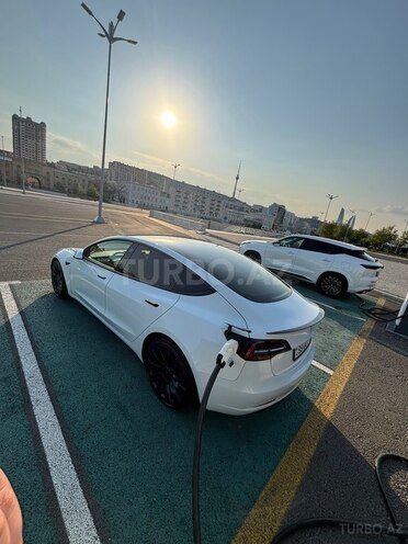 Tesla Model 3-12