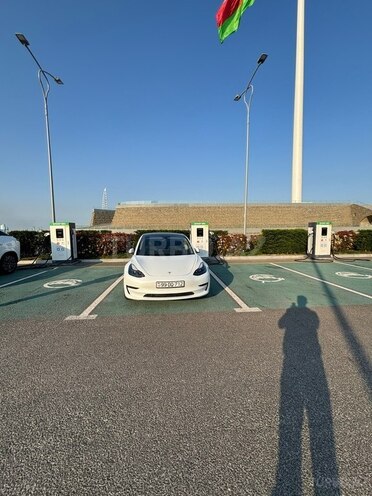 Tesla Model 3-2