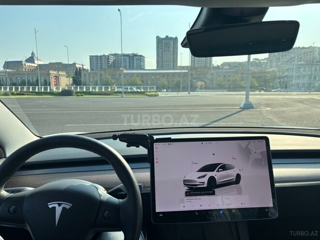 Tesla Model 3-13